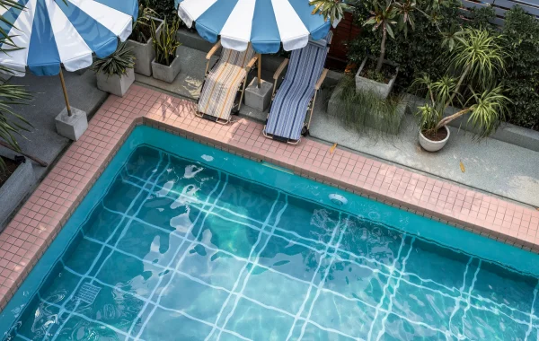 swimming-pool-summer-time